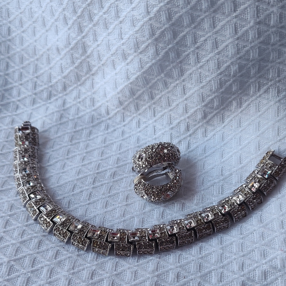 Elegant Silver Joan Rivers Jewelry Set